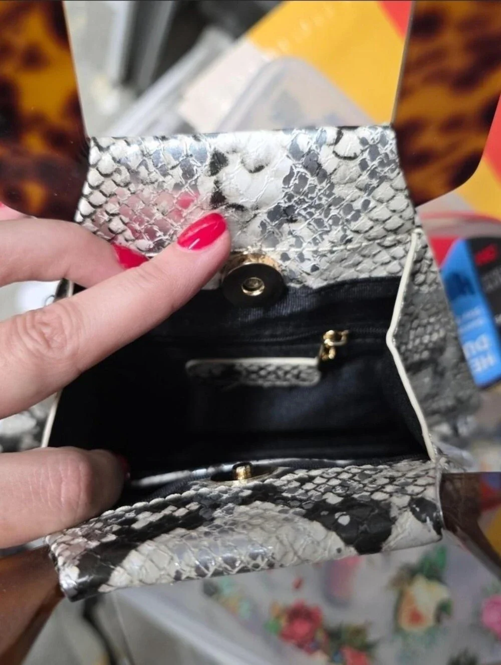 Urban Expressions Delilah white& Black Python-Print Triangle Top Handle Clutch